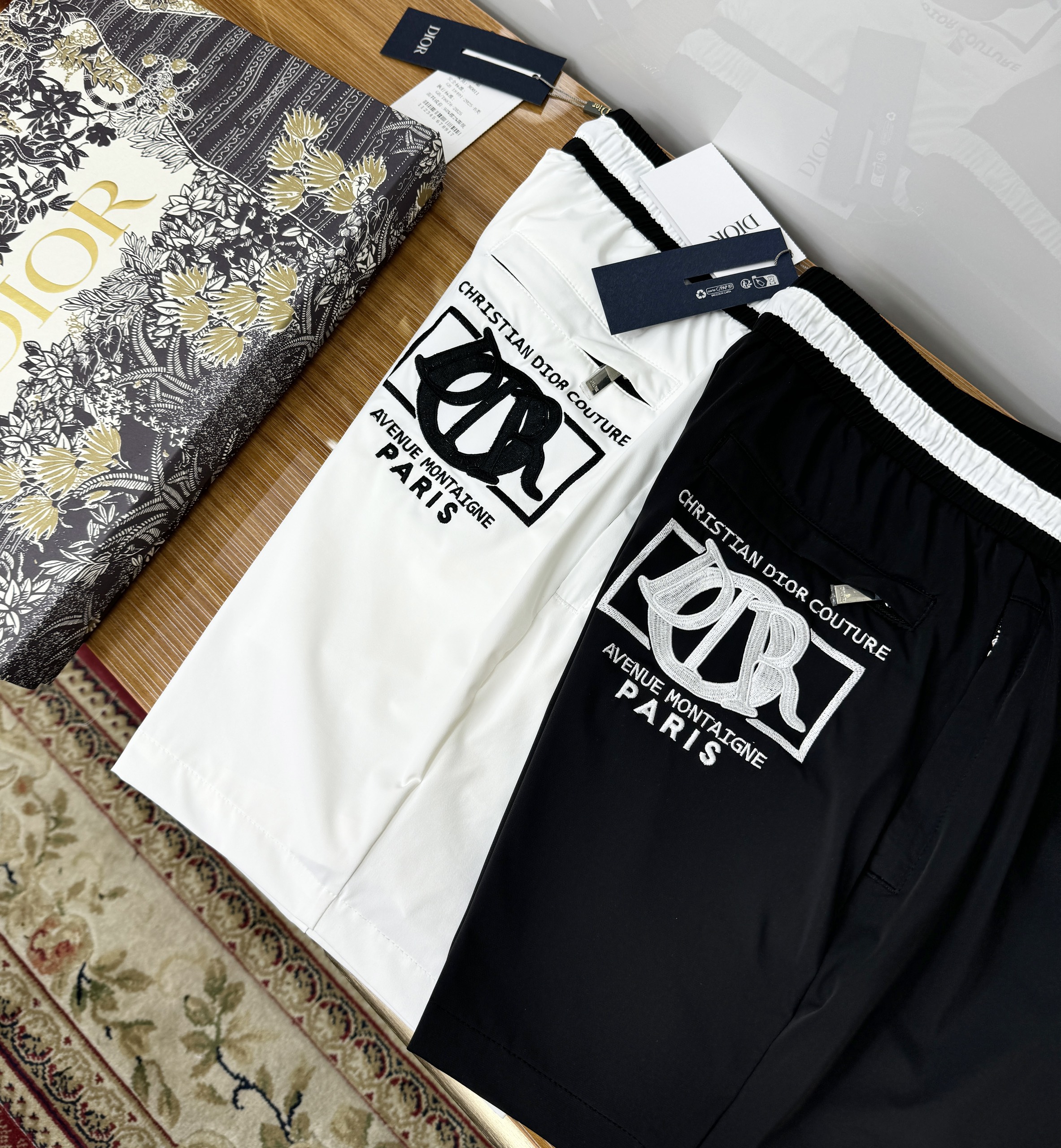 Quần short gió Dior CD logo Ong chữ thêu Like Auth 1-1 on web CD MK